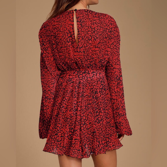 NWT lulus Camile Black and Red Leopard Print Pleated Romper - Picture 3 of 9